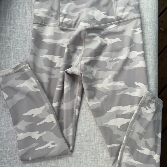 Athleta Elation 7/8 tight, Size S Camo - Picture 9 of 9